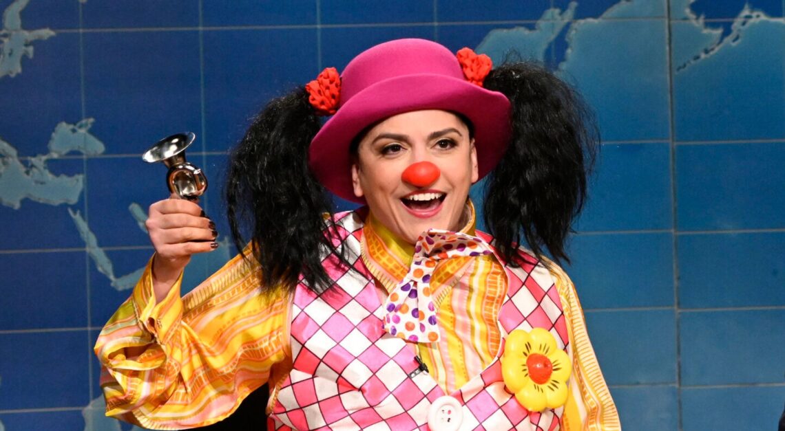 Cecily Strong Did Not Clown Around When She Slammed Texas’ Abortion Law On ‘SNL’ Cecily Strong Did Not Clown Around When She Slammed Texas’ Abortion Law On ‘SNL’