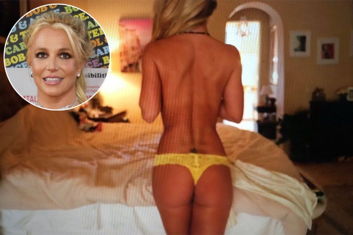 Britney Spears bares her backside in cheeky thong pic Britney Spears bares her backside in cheeky thong pic