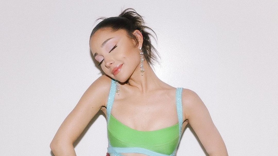 Ariana Grande Channels Jennifer Garner With Look From ’13 Going On 30′