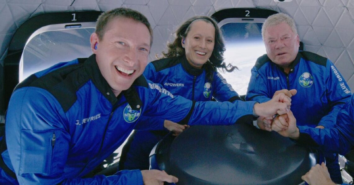 Tech Mogul Glen de Vries, Who Blasted Into Space Alongside William Shatner, Dead At 49 In Plane Crash Tech Mogul Glen de Vries, Who Blasted Into Space Alongside William Shatner, Dead At 49 In Plane Crash