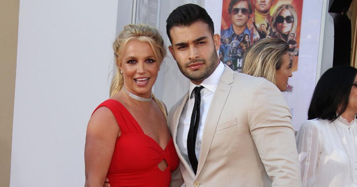 Britney Spears’ Fiance Sam Asghari Spotted Leaving Bank With A Chunk Of Cash Following The End Of Her Conservatorship Britney Spears’ Fiance Sam Asghari Spotted Leaving Bank With A Chunk Of Cash Following The End Of Her Conservatorship
