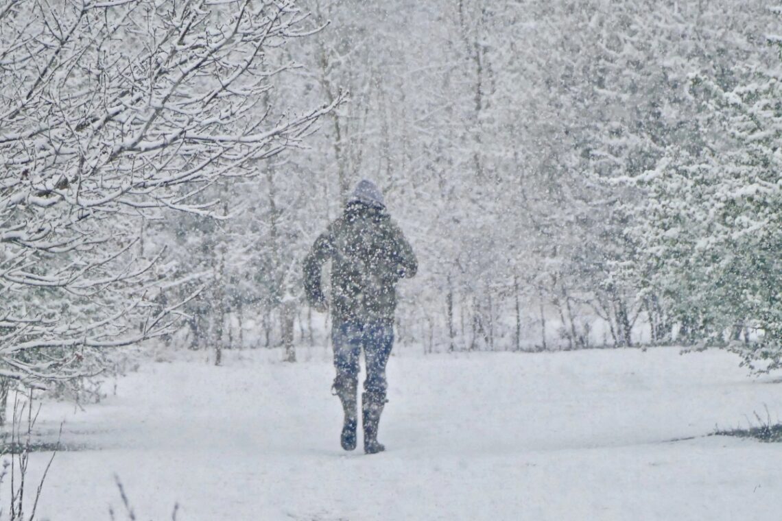 UK weather: Snow to hit in just 3 days as 900 mile-wide ‘Arctic plunge’ brings freezing temps to South East next WEEK UK weather: Snow to hit in just 3 days as 900 mile-wide ‘Arctic plunge’ brings freezing temps to South East next WEEK
