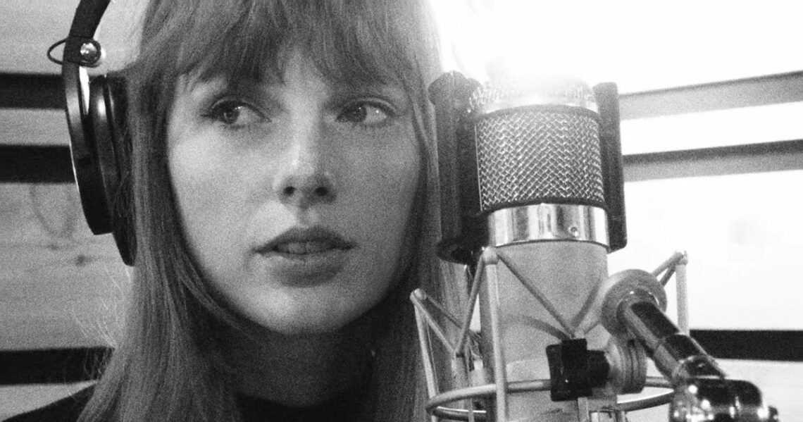 Taylor Swift Released The Official “Sad Girl Autumn” Version Of “All Too Well”