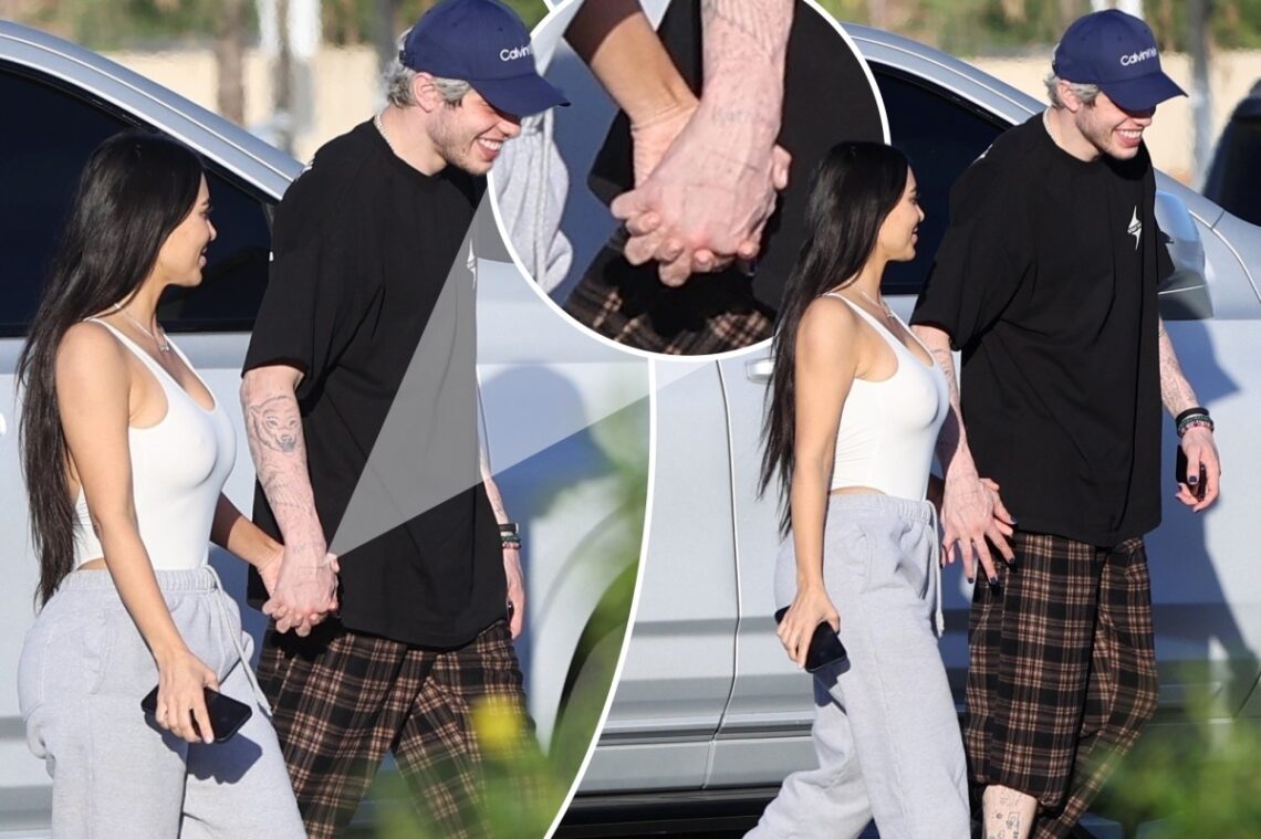 Kim Kardashian is ‘constantly giggling’ with Pete Davidson Kim Kardashian is ‘constantly giggling’ with Pete Davidson