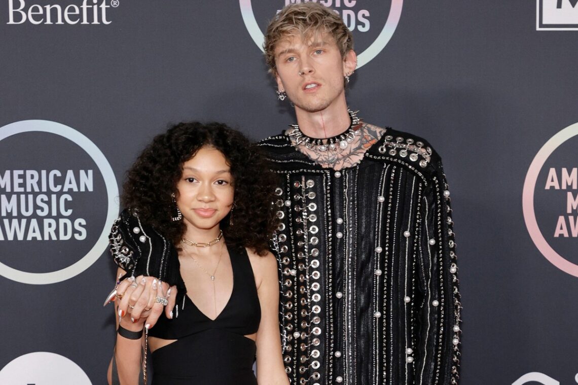 Machine Gun Kelly leaves Megan Fox home, takes daughter Casie to AMAs 2021 Machine Gun Kelly leaves Megan Fox home, takes daughter Casie to AMAs 2021