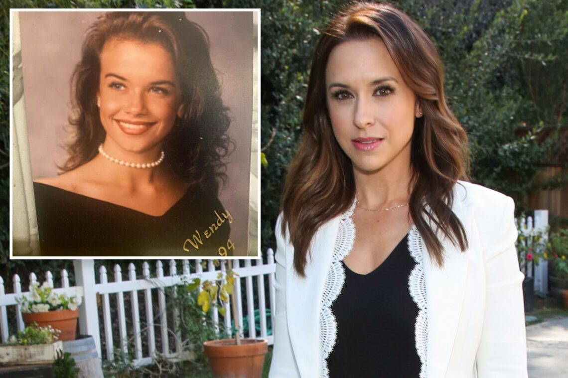 Lacey Chabert mourns death of older sister Wendy with heartfelt tribute
