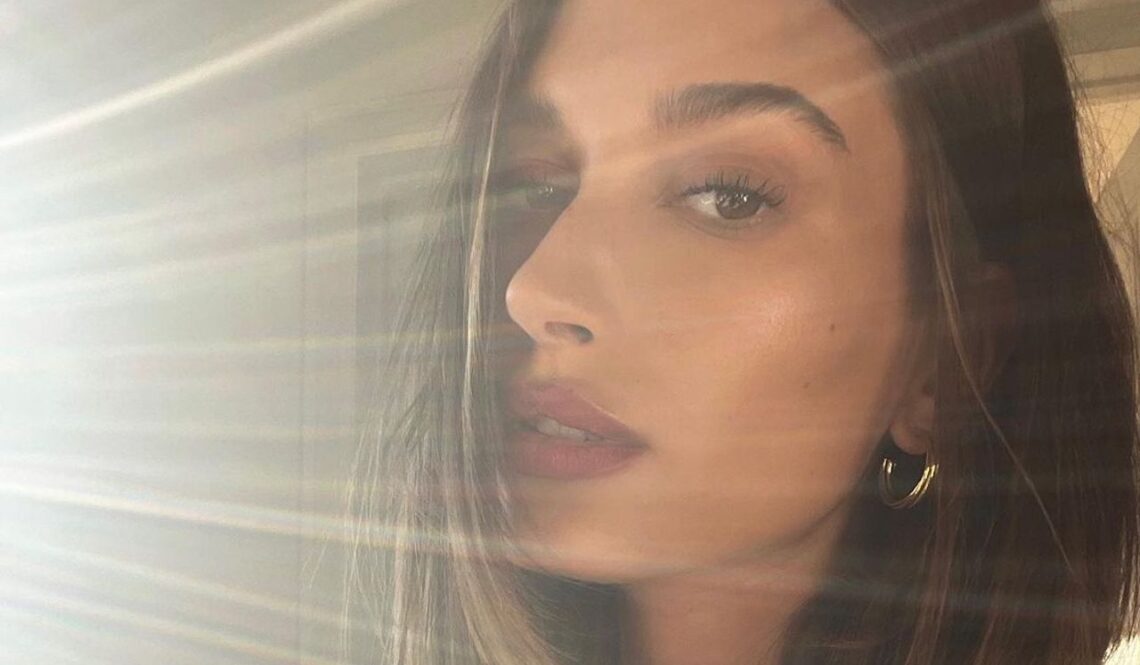 Hailey Bieber’s Simple Holiday Beauty Trick Will Leave You With Instantly Fuller-Looking Lips