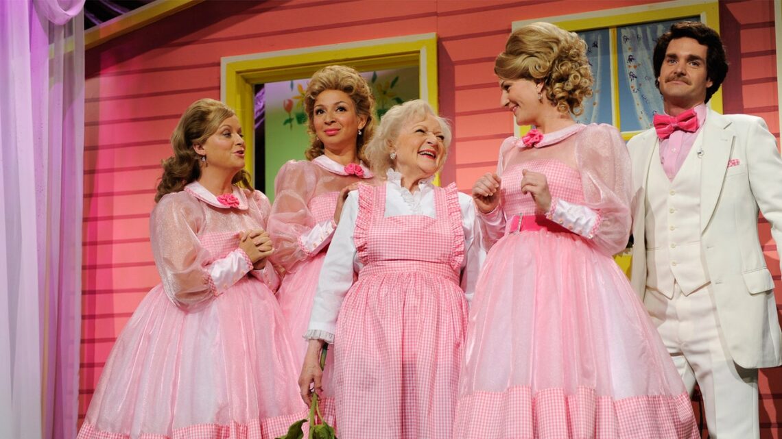 A Hot Dog and a Martini: SNL’s Historic Week With Betty White