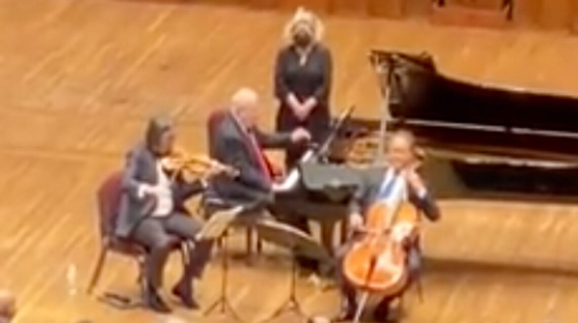 Yo-Yo Ma Kicks Off Concert With Poignant Tribute To Ukraine