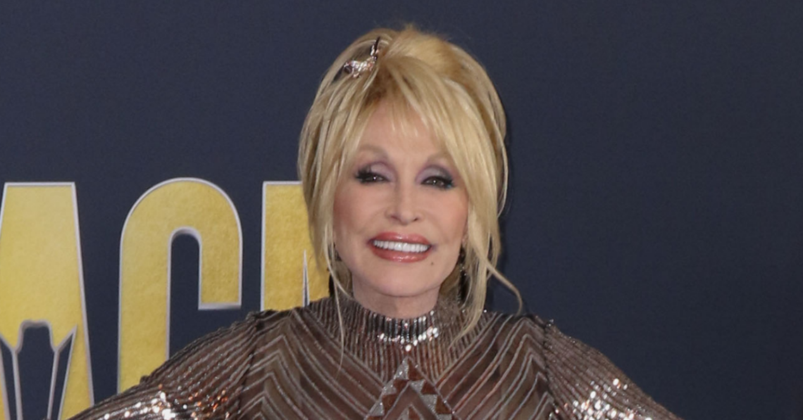 Dolly Parton Kicks Off 2022 ACM Awards By Sending ‘Love’ To Ukraine