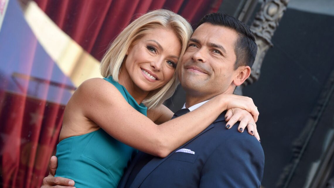 Kelly Ripa And Mark Consuelos Demonstrate The Adorably Weird Way They Hold Hands