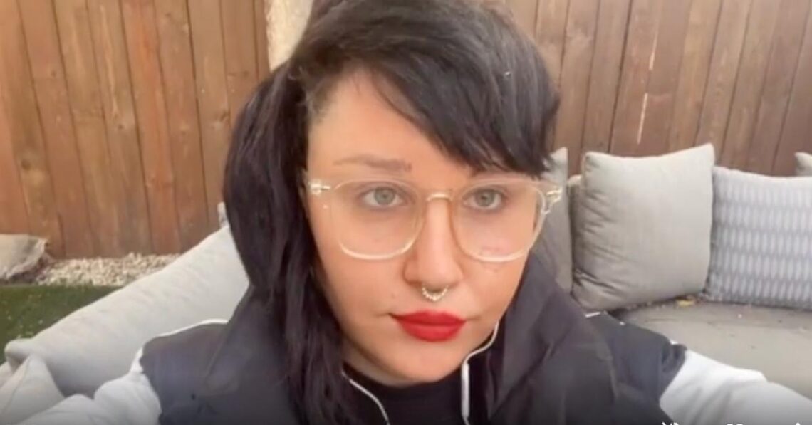 Amanda Bynes In The Process Of Removing Face Tattoos