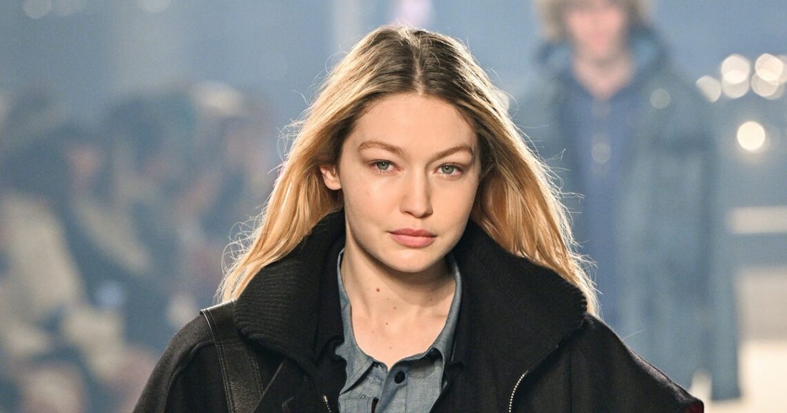 Gigi Hadid Went Alien Blonde For Burberry’s Fall Runway Show
