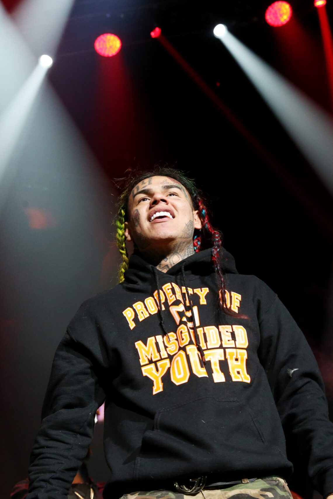 Tekashi 6ix9ine Says He’s Unable To Pay For Damages From 2018 Robbery: “I Am Struggling To Make Ends Meet”