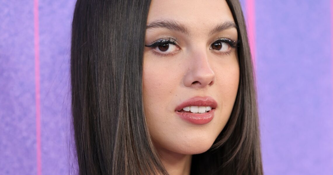 Olivia Rodrigo Made Y2K Snap Clips Look Sophisticated At The iHeart Radio Music Awards