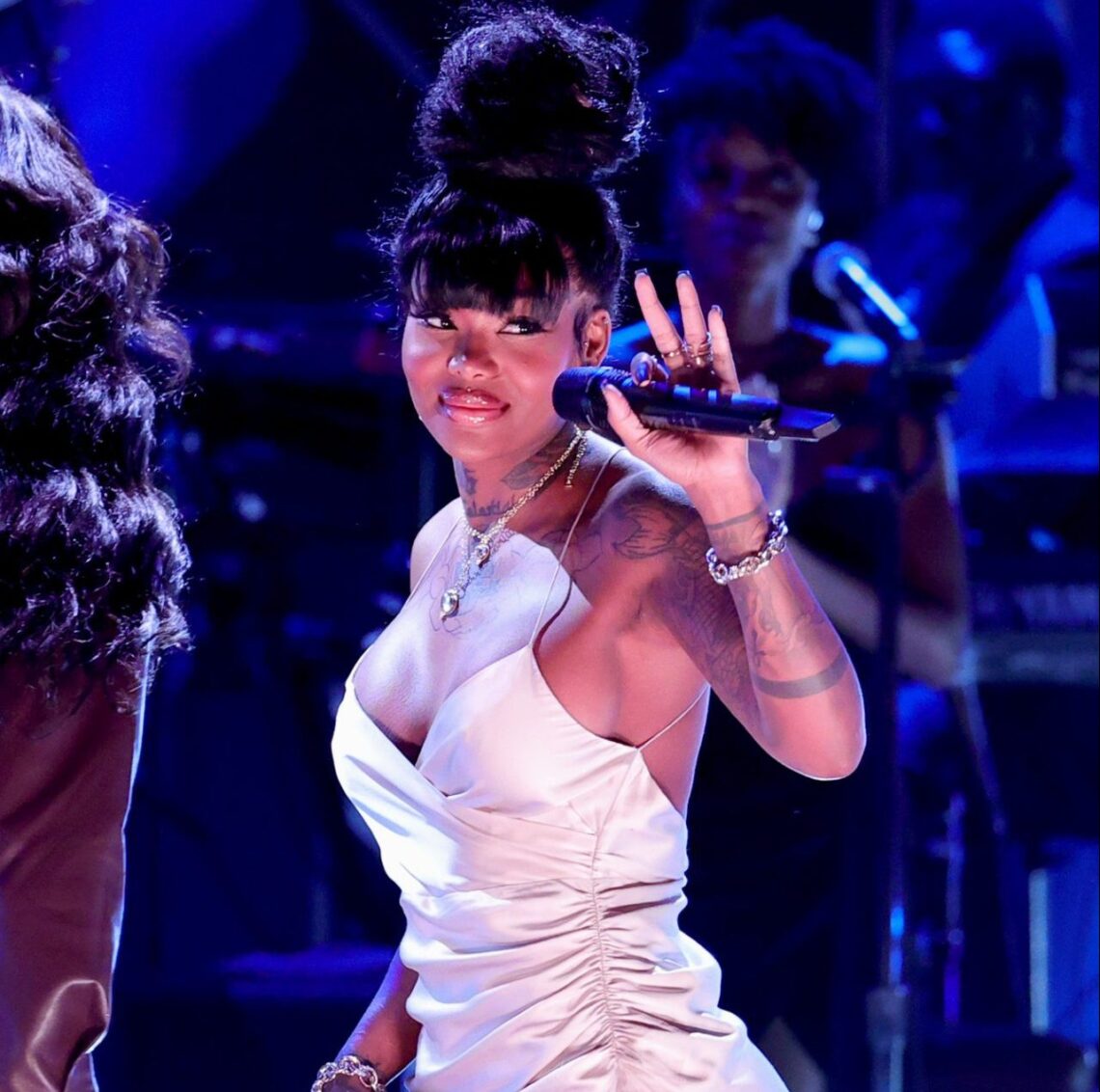 Summer Walker Shows Off The Romantic Special Treatment Her Boyfriend Gave Her In New Instagram Video