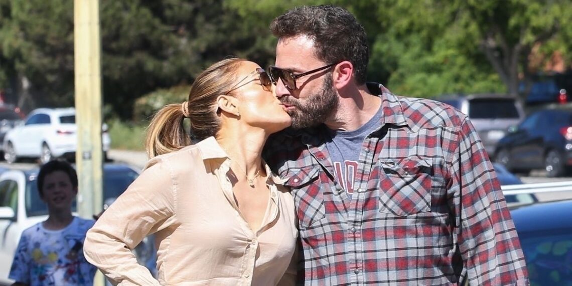 Jennifer Lopez Has Wide-Leg Jeans Moment on Date with Ben Affleck