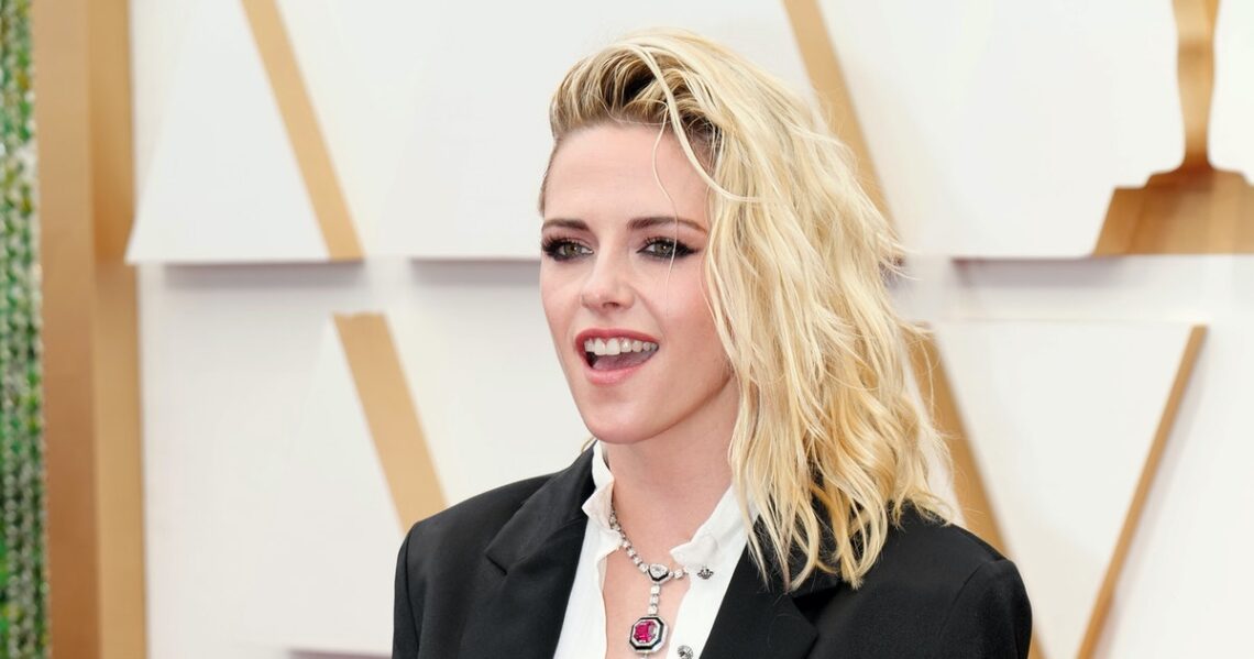 Kristen Stewart’s 2022 Oscars Outfit Includes Hot Pants