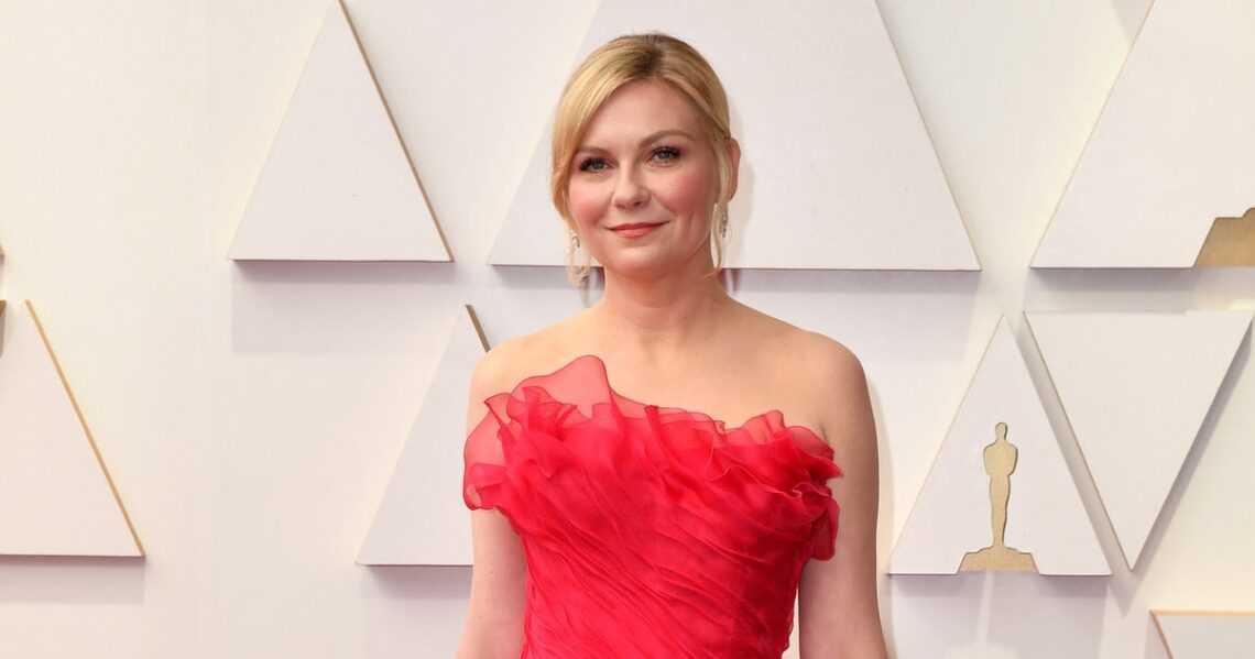 Kirsten Dunst Went Red Hot For The 2022 Oscars Red Carpet