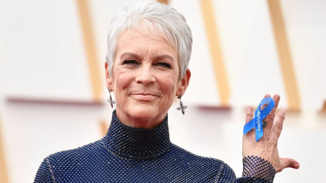 Oscars Hold Moment Of Silence For Ukraine, Urge Global Community To ‘Do More’