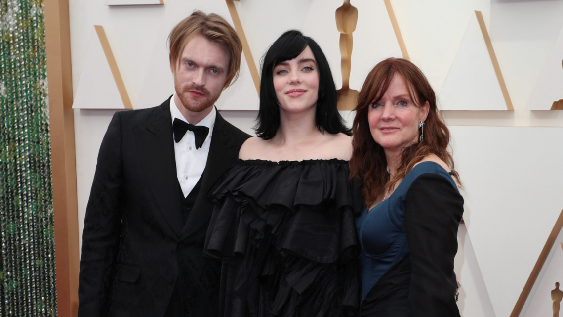 Billie Eilish’s Mom Tapped Singer for Dress Advice Before 2022 Oscars