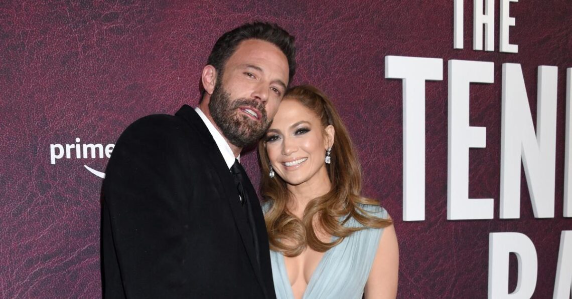 Is Jennifer Lopez Engaged To Ben Affleck? Singer Spotted With A Huge Diamond Ring!