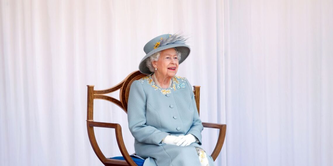 Queen Elizabeth’s Trusted Confidant to Write About Windsor Castle’s COVID Lockdowns