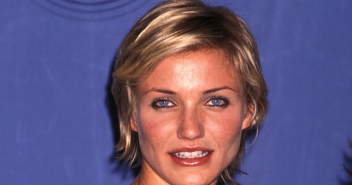 The ’90s “Heartthrob Bob” Is The Short Haircut to Try This Summer