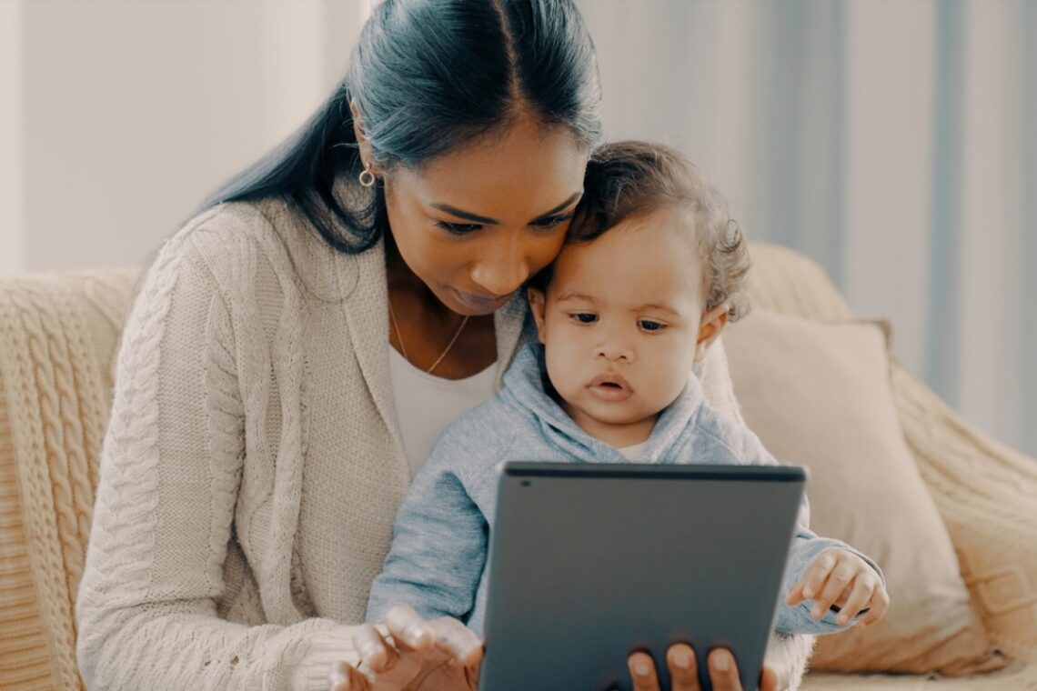 I’m a mom – my easy tip keeps my baby entertained while I do chores and it costs just $3
