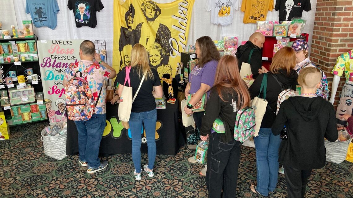 ‘Golden Girls’ Fans Descend Upon Chicago For Inaugural Golden Con