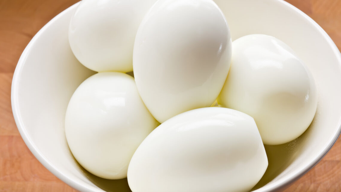 I’m a teacher – my easy tip means the shells on hard-boiled eggs just pop off & you’ll wish you’d learned it sooner