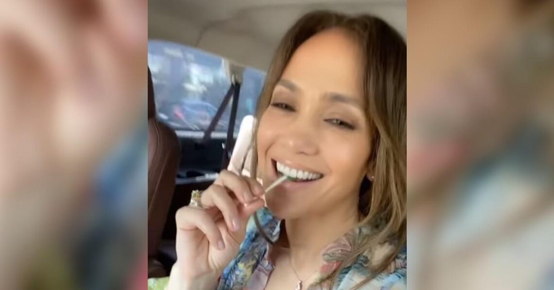 Jennifer Lopez Flashes Gorgeous Green Engagement Ring After Ben Affleck Shut Down Rumors He Was Still Active On Raya