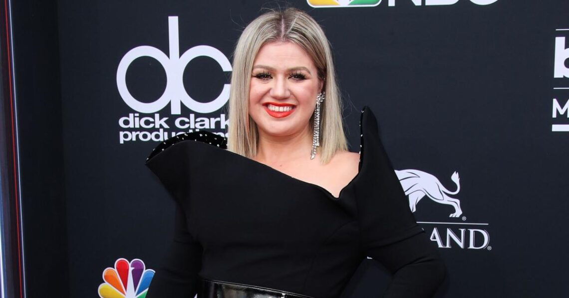 Kelly Clarkson Turns 40! See All Of Her Ups And Downs Over The Past Year