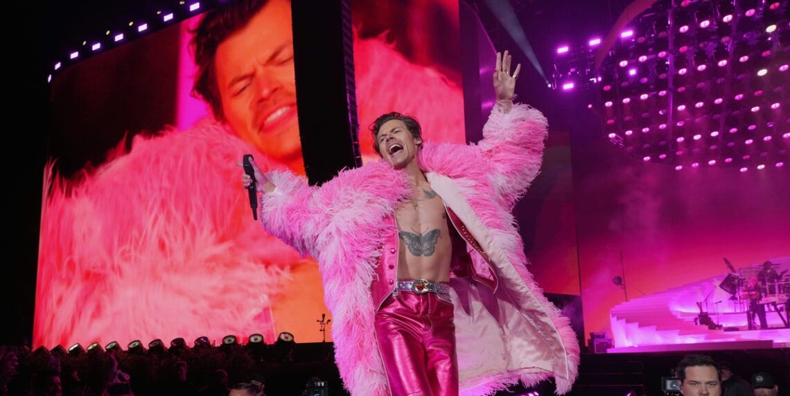 Harry Styles Performs One Direction Throwback “What Makes You Beautiful” at Coachella With Lizzo