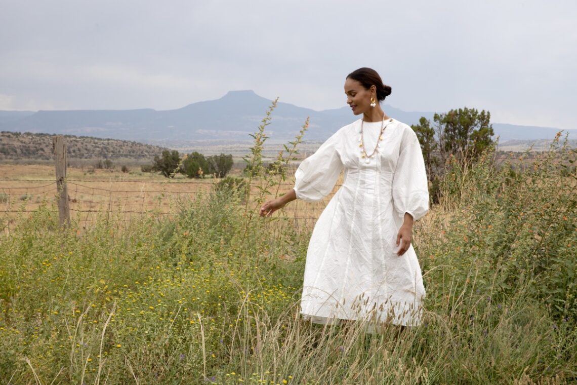 Lizzie Fortunato is hiring a part-time NYC based Brand Intern: Graphic Design & Content (Paid Internship)