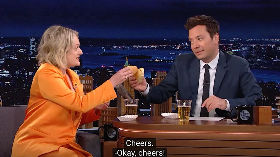 Elisabeth Moss And Jimmy Fallon Have 1 Word For Yankees Fan’s Viral Hot Dog Hack