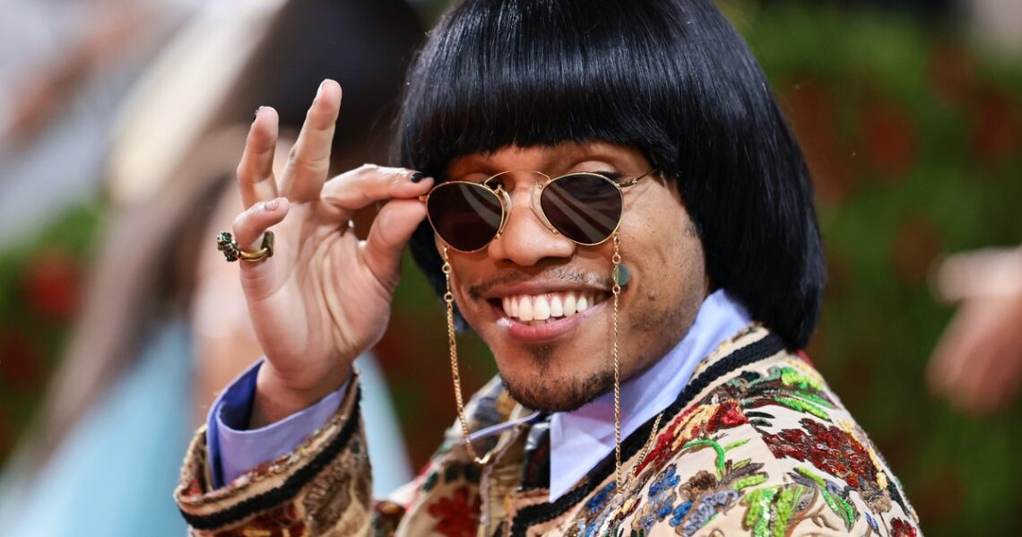 The Met Gala 2022 Memes: The Gilded, The Glamorous, & The Ugly