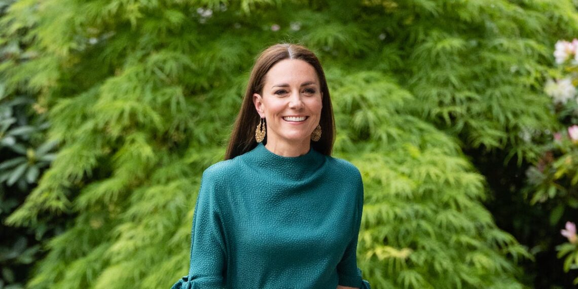 Kate Middleton Wears a Green Edeline Lee Dress to Present Design Award