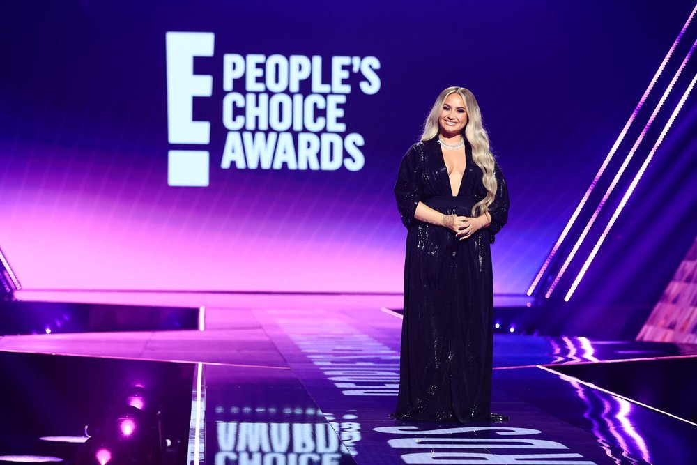 Telemundo Sets People’s Choice Latin Music Awards, Netflix Renews ‘Formula 1’ (TV News Roundup)