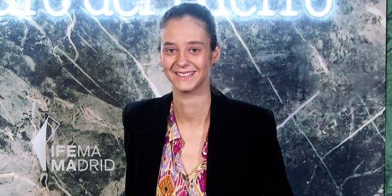 Victoria Federica eleva un look de básicos con complementos