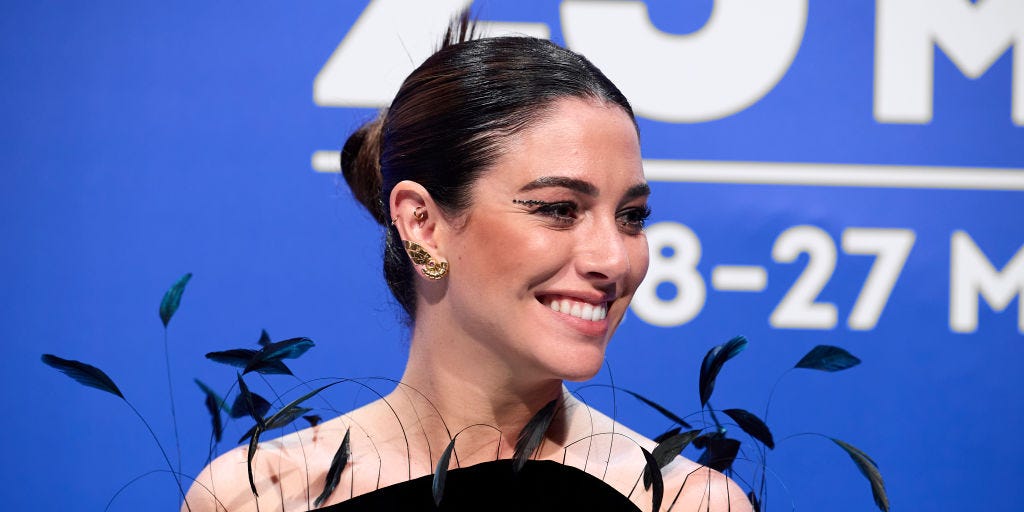 Los polvos de sol de Blanca Suárez crean efecto ‘buena cara’ y son un clásico renovado que te encantará