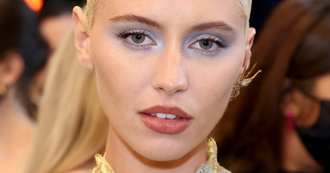 Iris Law’s Orb Nails Are The Coolest New Take On 3D Nail Art