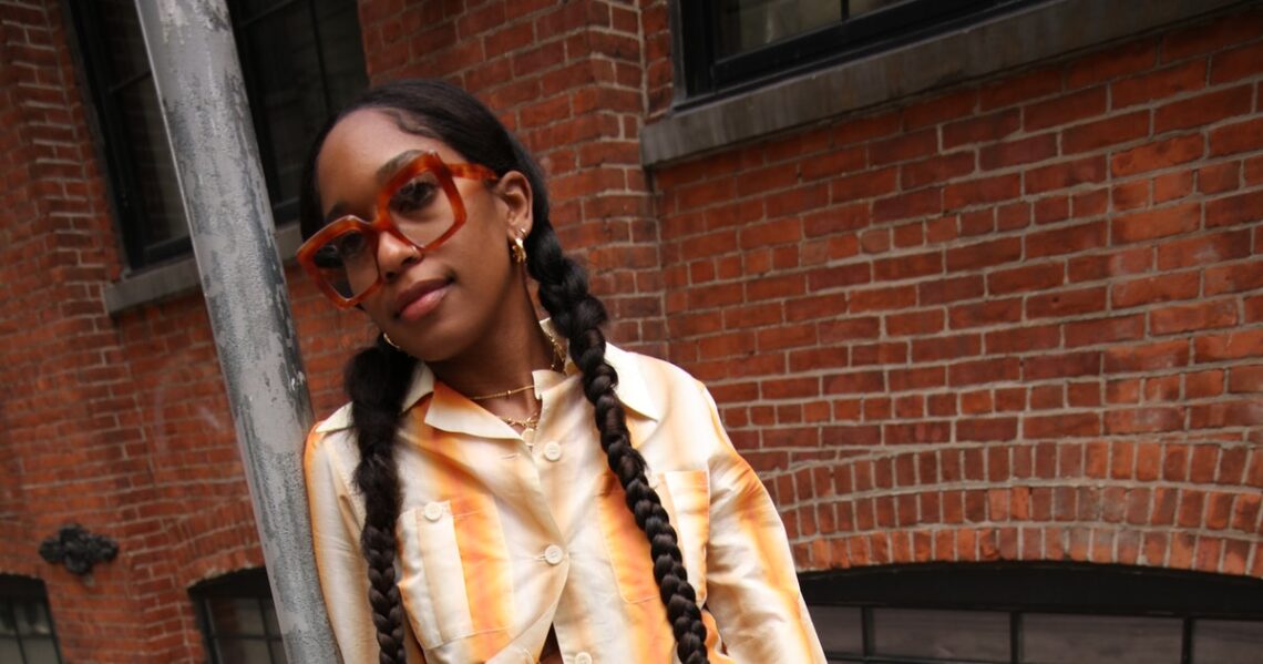 How To Wear 2022’s Biggest Denim Trends, According To A Stylist