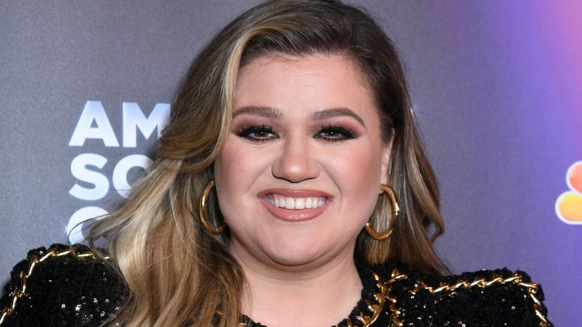 Kelly Clarkson ‘Almost Broke Down’ When Given A Mother’s Day Miracle
