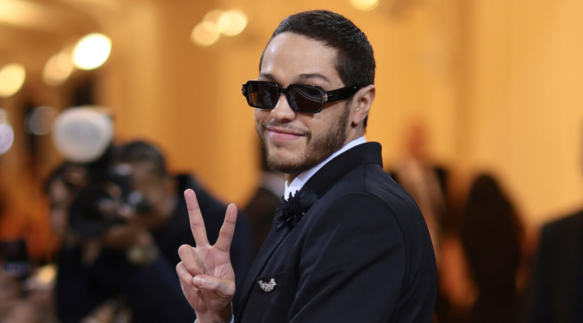 Pete Davidson Doesn’t “Overthink” Things When It Comes To Fashion