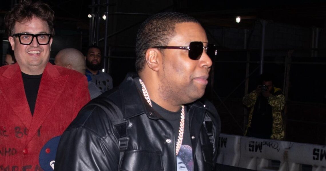 ‘SNL’ Star Kenan Thompson Steps Out Sans Wedding Ring Following Shocking Split With Longtime Wife