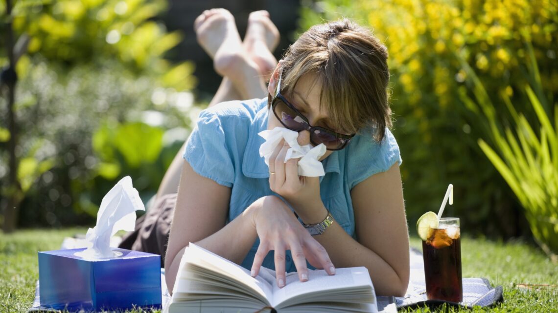 Warning to hay fever sufferers as pollen levels soar in 2 parts of UK