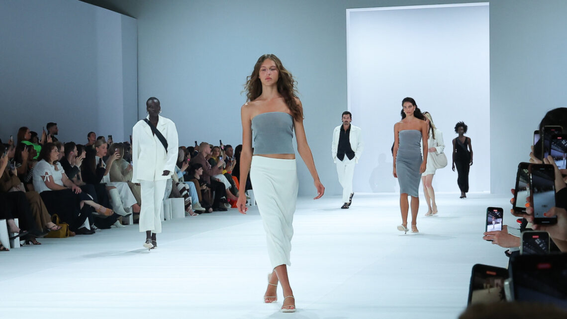 51 Easy-Chic Looks From Australian Fashion Week That Embody the Country’s Chill Vibes