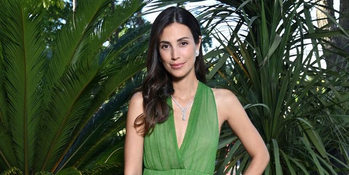 Sassa de Osma se apunta al vestido de nido de abeja