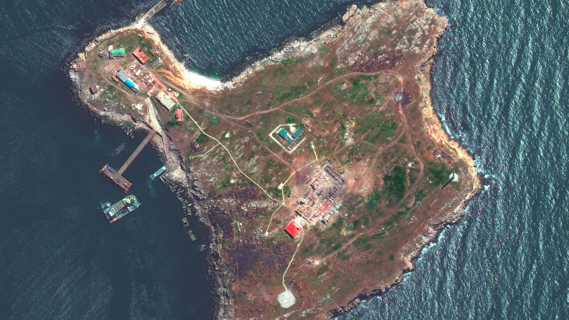 Brit special forces ‘helped liberate Ukraine’s Snake Island as SBS trained Kyiv commandos in Bond-style submarines’